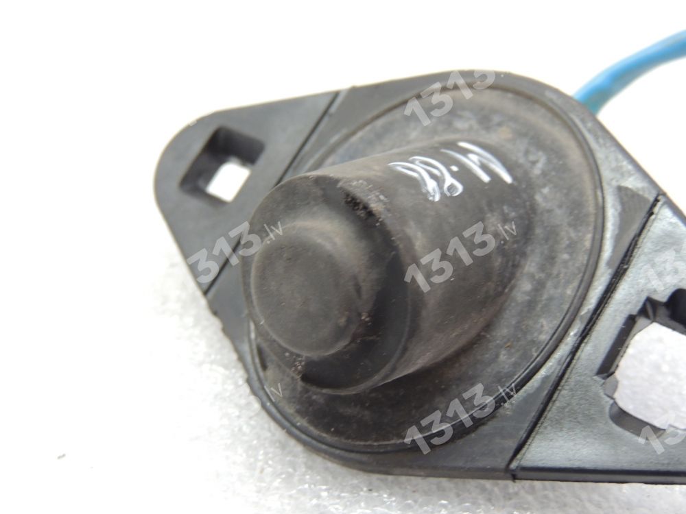 Mazda CX-7 Aizmugurējā Keyless poga Centrālās atslēgas slēdzis EG23676S0 EG23 67 6S0 EG23-67-6S0 EG23676S0