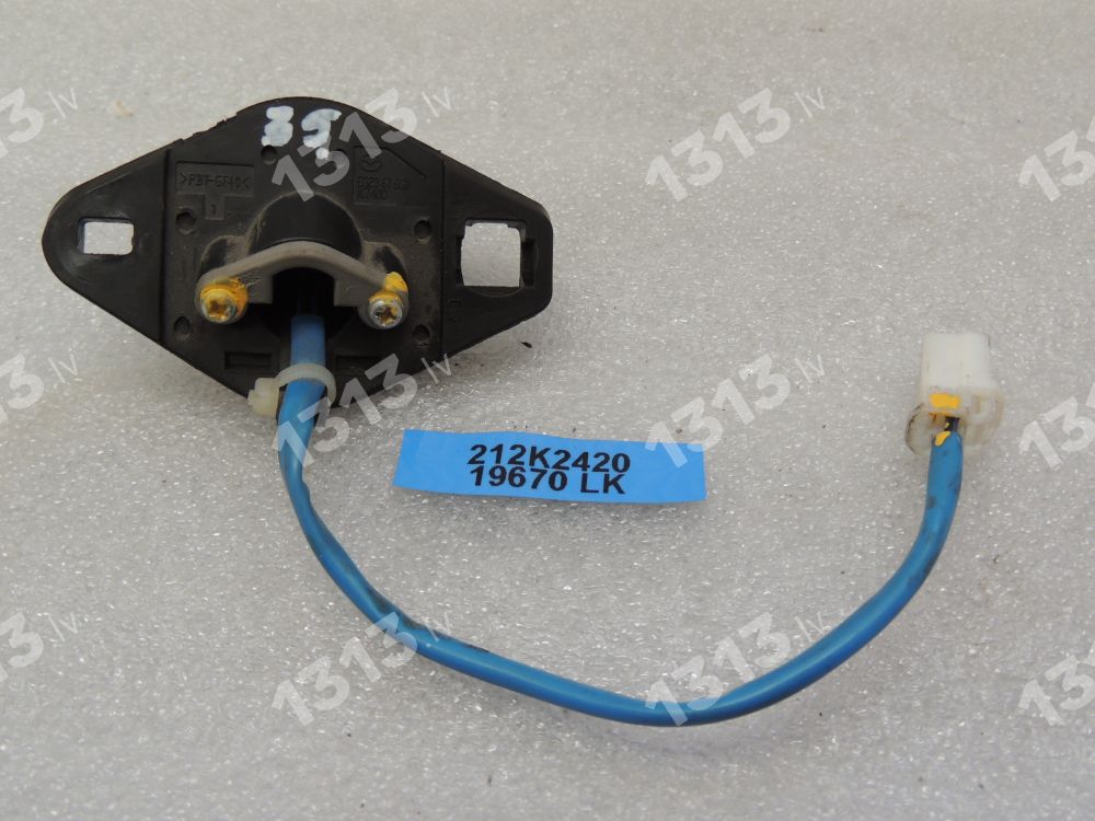 Mazda CX-7 Aizmugurējā Keyless poga Centrālās atslēgas slēdzis EG23676S0 EG23 67 6S0 EG23-67-6S0 EG23676S0