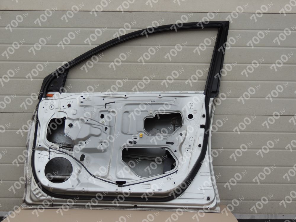 Toyota Avensis T25 Kombi Priekšējās Labās Durvis - Krāsas kods 1C0 67001-05050 6700105050 67001-05050 6700105050 67001-05050 1C0 6700105050