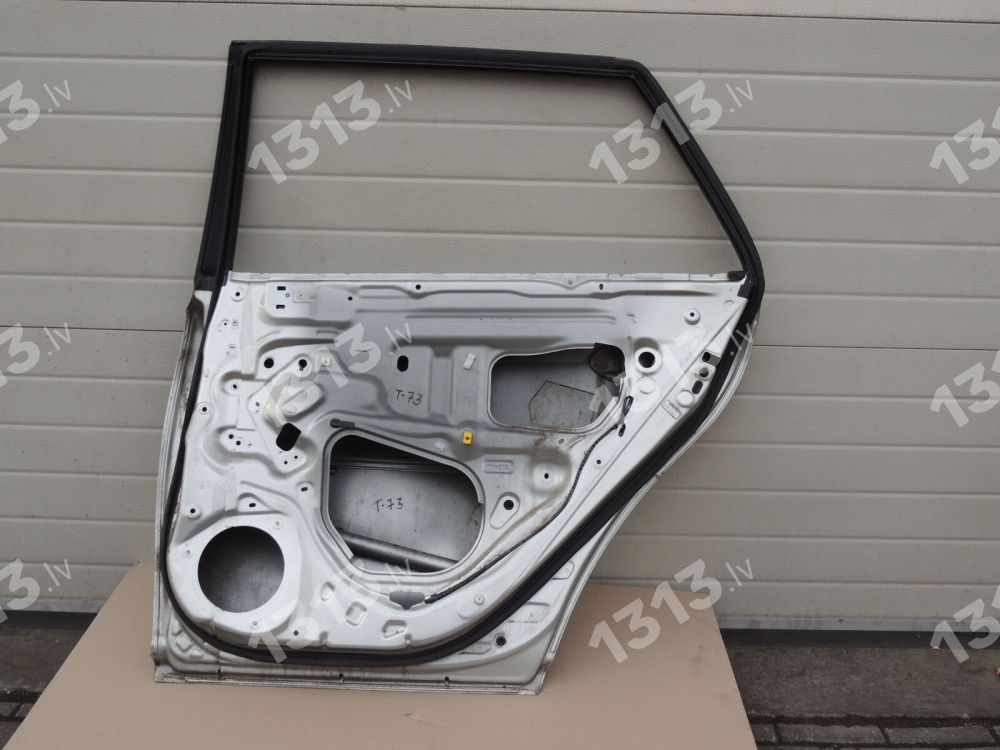 Toyota Avensis T25 Kombi Aizmugurējās Labās Durvis - Krāsas kods 1C0 1C0 67003-05130 6700305130