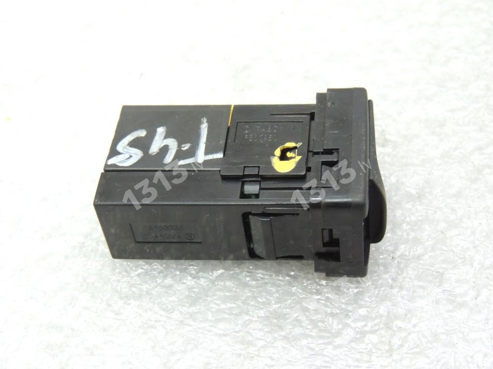 Toyota Corolla E18 гнездо подключение aux usb 86190-0D030 86190-0D030 861900D030