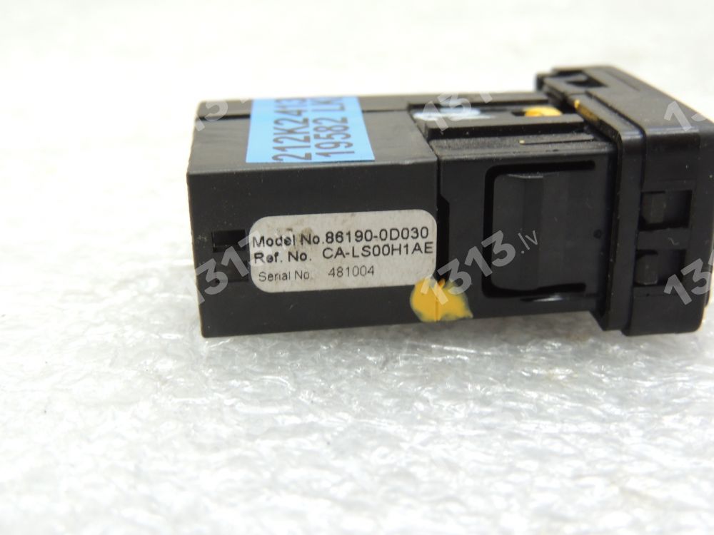 Toyota Corolla E18 AUX USB ports savienojuma kontaktligzda 86190-0D030 86190-0D030 861900D030